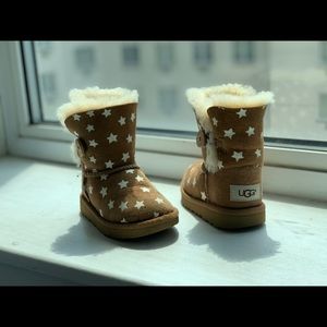 ✨Toddler Chestnut Uggs With Stars. ✨
